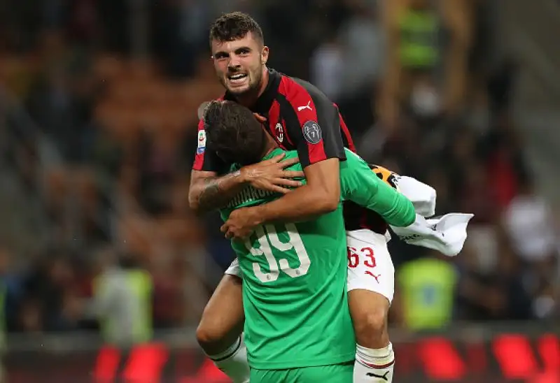 Kessie porta in vantaggio i rossoneri che vengono raggiunti da un diagonale di Fazio. Nei minuti di recupero Cutrone segna il gol vittoria su assist di Higuain.
