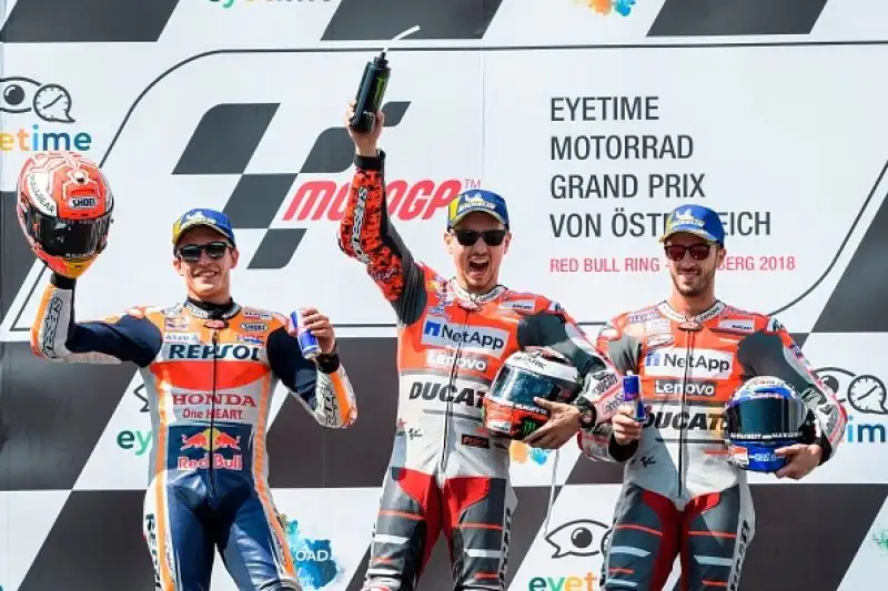 Jorge Lorenzo ha vinto il Gran Premio d'Austria a Spielberg. Al Red Bull Ring il numero 99 doma dopo un duello spettacolare Marc Marquez e conquista la terza vittoria stagionale. 