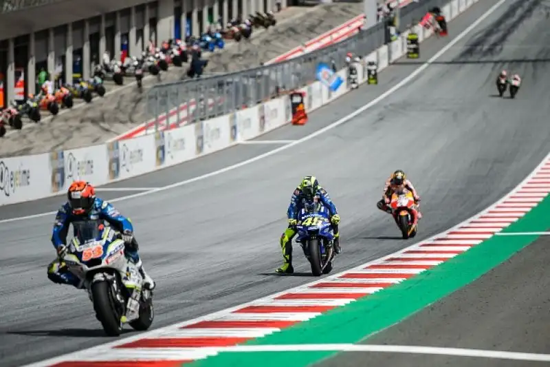 Jorge Lorenzo ha vinto il Gran Premio d'Austria a Spielberg. Al Red Bull Ring il numero 99 doma dopo un duello spettacolare Marc Marquez e conquista la terza vittoria stagionale. 