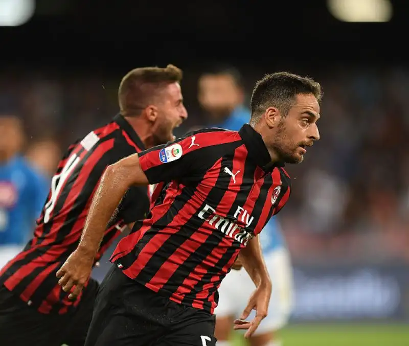 Straordinaria rimonta del Napoli, che batte 3-2 i rossoneri dopo essere stato sotto di due reti fino a mezzora dal termine.