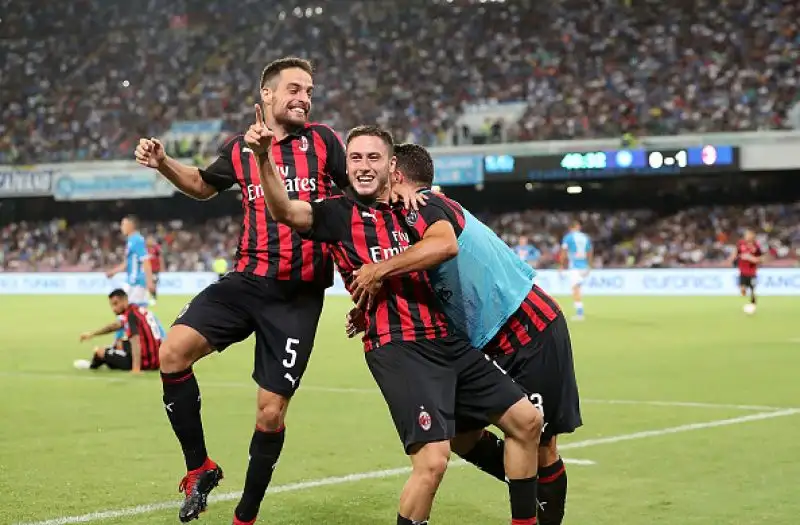 Straordinaria rimonta del Napoli, che batte 3-2 i rossoneri dopo essere stato sotto di due reti fino a mezzora dal termine.