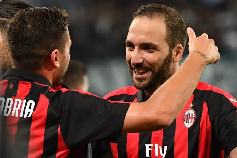 Straordinaria rimonta del Napoli, che batte 3-2 i rossoneri dopo essere stato sotto di due reti fino a mezzora dal termine.