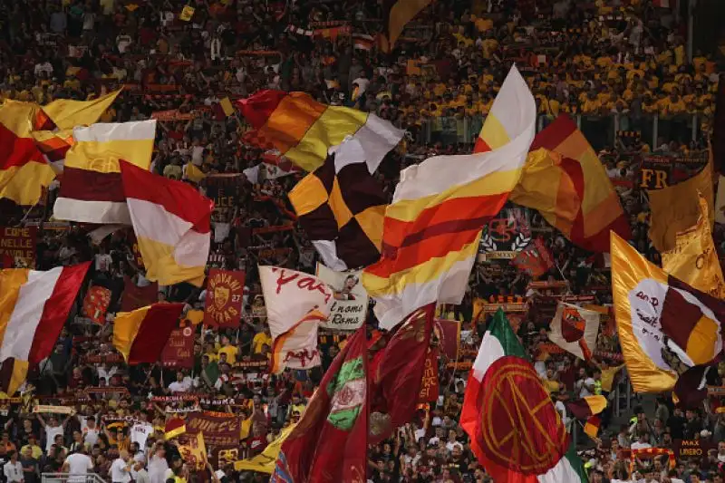 La Roma passa in vantaggio con Pastore ma l'Atalanta scappa con la rete di Castagne una doppietta di Rigoni. Poi Florenzi e Manolas ristabiliscono l'equilibrio.