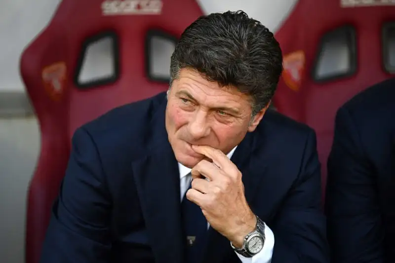 La squadra di Di Francesco, dopo aver colpito tre pali, esulta all'89' con un gioiello del bomber bosniaco, un palo anche per il Toro di Mazzari.