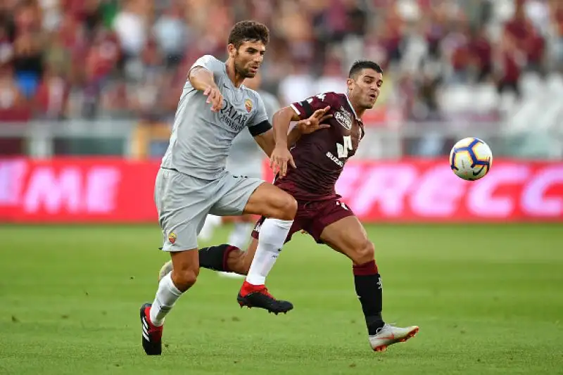 La squadra di Di Francesco, dopo aver colpito tre pali, esulta all'89' con un gioiello del bomber bosniaco, un palo anche per il Toro di Mazzari.