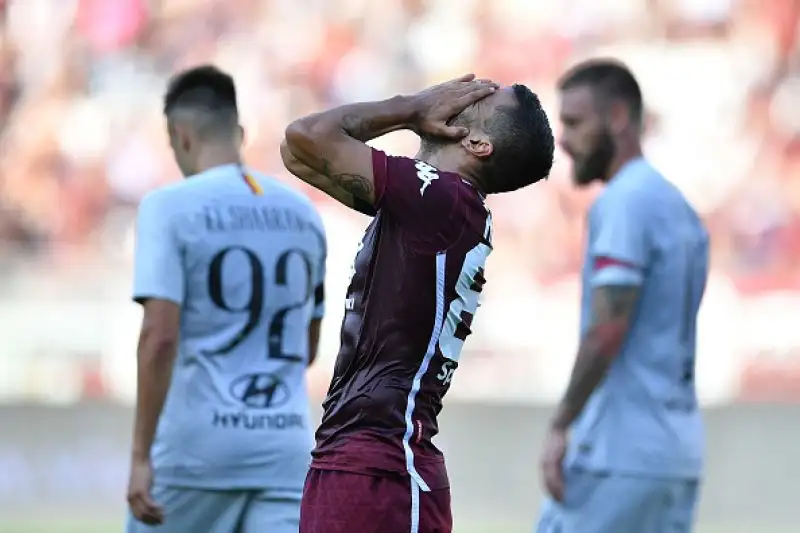 La squadra di Di Francesco, dopo aver colpito tre pali, esulta all'89' con un gioiello del bomber bosniaco, un palo anche per il Toro di Mazzari.
