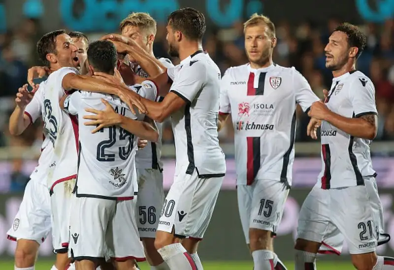 Una punizione di Barella leggermente deviata da Pasalic batte Berisha, i sardi vincono all'Azzurri d'Italia per il secondo anno consecutivo.