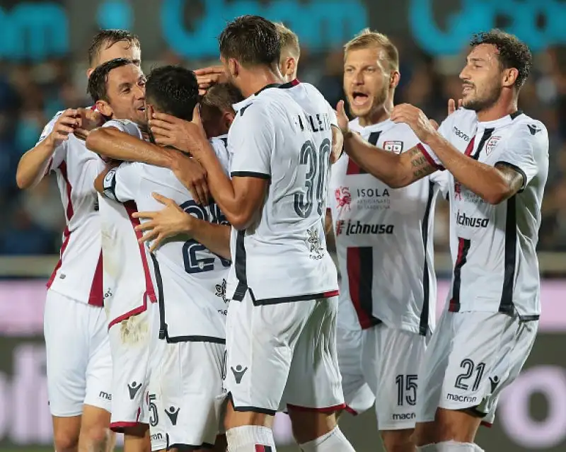 Una punizione di Barella leggermente deviata da Pasalic batte Berisha, i sardi vincono all'Azzurri d'Italia per il secondo anno consecutivo.