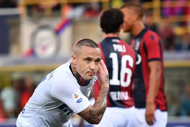 Al suo esordio in campionato in maglia neroazzurra Nainggolan va subito a segno e sblocca il risultato a Bologna. Candreva e Perisic arrotondano il risultato nel finale.