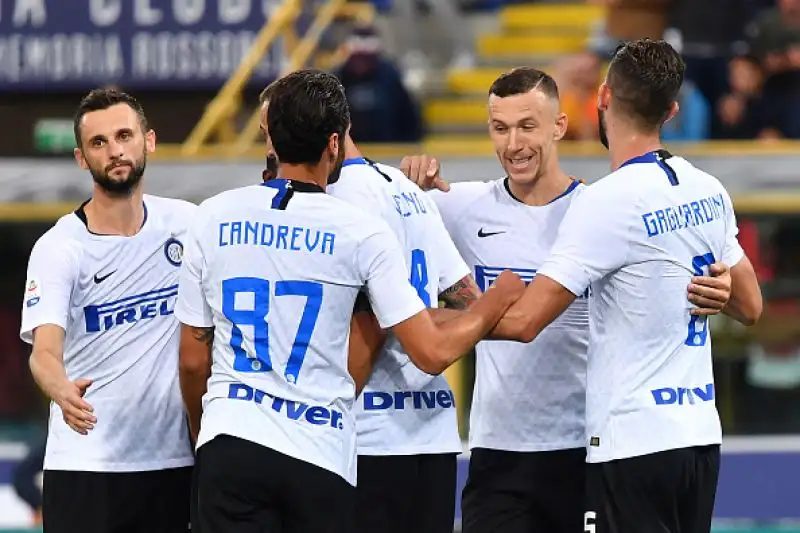 Al suo esordio in campionato in maglia neroazzurra Nainggolan va subito a segno e sblocca il risultato a Bologna. Candreva e Perisic arrotondano il risultato nel finale.