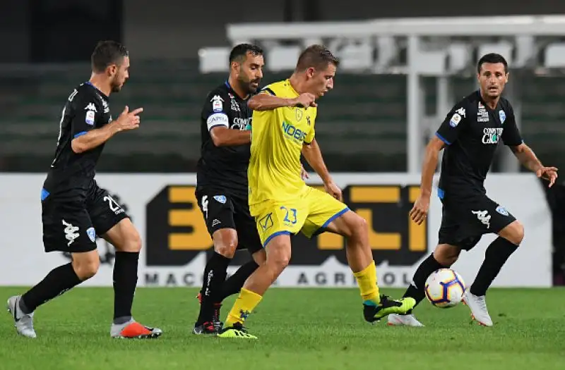 Pareggio prezioso per gli ospiti a cui nella ripresa è annullato un gol dopo l'intervento del VAR!