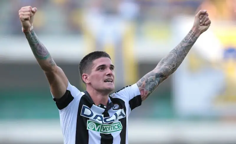 I gol di De Pol e Lasagna regalano tre punti importanti ai friulani che salgono in classifica, il Chievo resta ultimo in classifica.