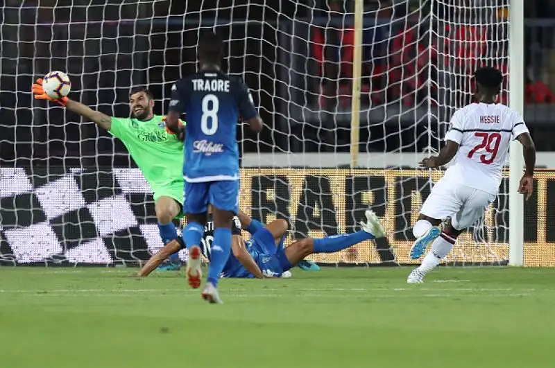 In vantaggio nel primo tempo con un gran tiro di Biglia, i rossoneri si fanno raggiungere nella ripresa da un rigore di Caputo.
