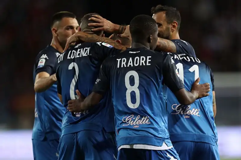 In vantaggio nel primo tempo con un gran tiro di Biglia, i rossoneri si fanno raggiungere nella ripresa da un rigore di Caputo.