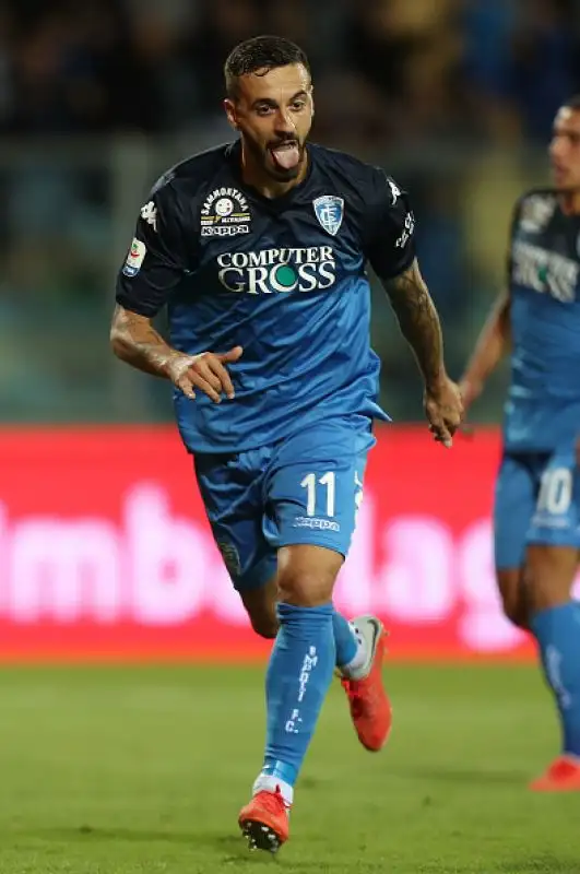 In vantaggio nel primo tempo con un gran tiro di Biglia, i rossoneri si fanno raggiungere nella ripresa da un rigore di Caputo.