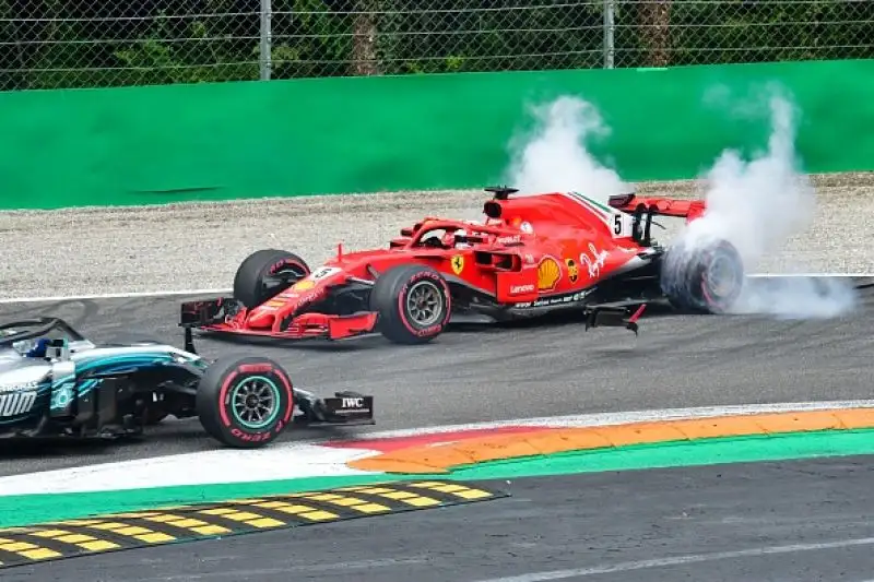 Lewis Hamilton trionfa nella gara di casa della scuderia di Maranello davanti a Raikkonen e Bottas e allunga in classifica generale.