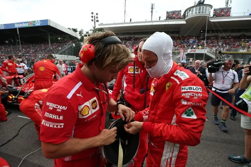 Lewis Hamilton trionfa nella gara di casa della scuderia di Maranello davanti a Raikkonen e Bottas e allunga in classifica generale.