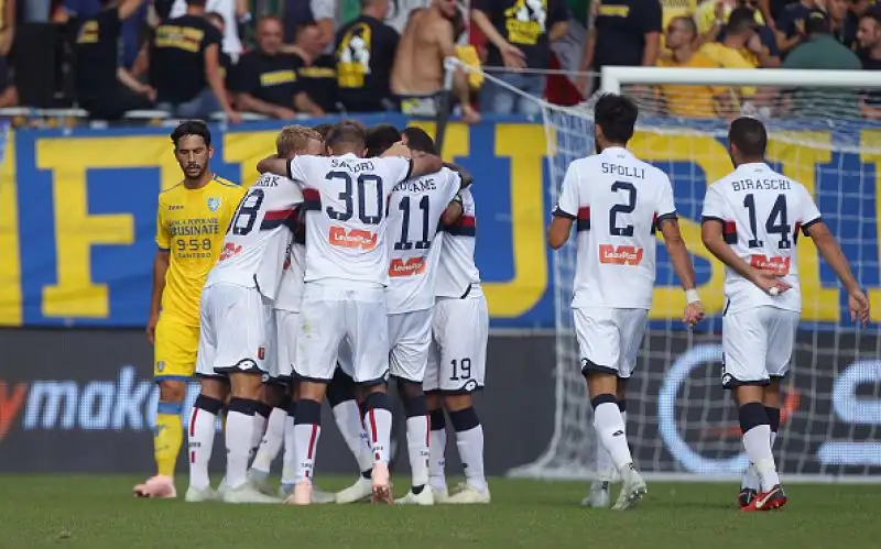 Un grande Piatek (doppietta) trascina il Genoa a Frosinone.