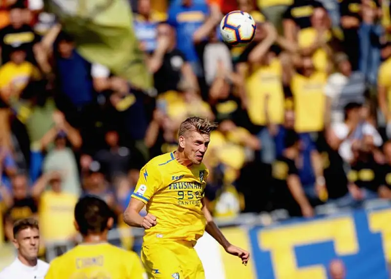 Un grande Piatek (doppietta) trascina il Genoa a Frosinone.