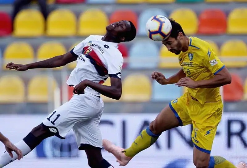 Un grande Piatek (doppietta) trascina il Genoa a Frosinone.