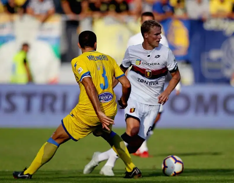 Un grande Piatek (doppietta) trascina il Genoa a Frosinone.