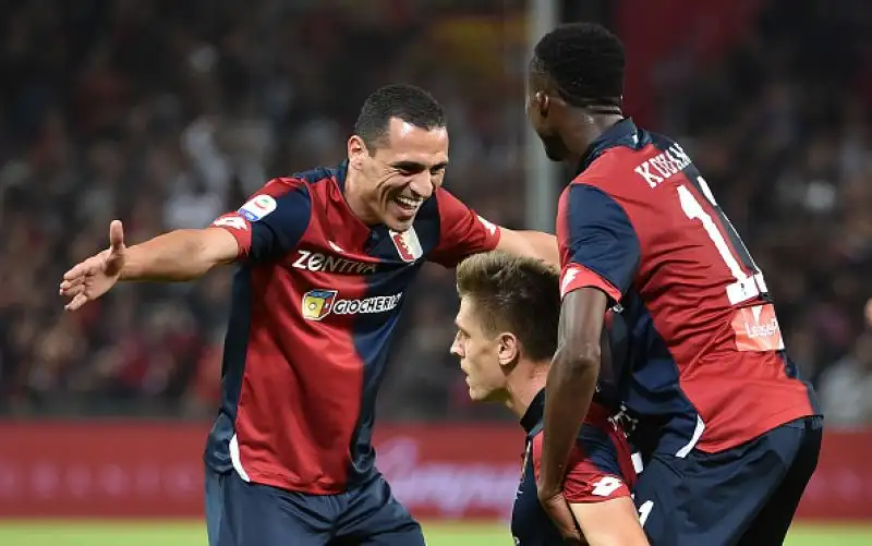 Il Genoa liquida il Chievo, che resta a -1, grazie al sesto gol in sei partite di Krzysztof Piatek.