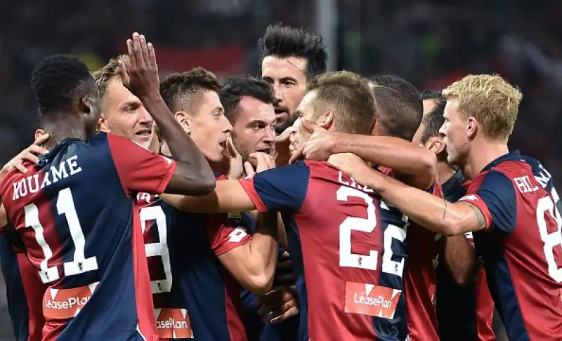 Il Genoa liquida il Chievo, che resta a -1, grazie al sesto gol in sei partite di Krzysztof Piatek.