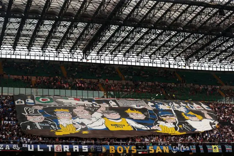 Un grandissimo gol al volo di Icardi e una rete di testa di Vecino nel recupero regalano la vittoria alla squadra di Spalletti al ritorno in Champions dopo sei anni.