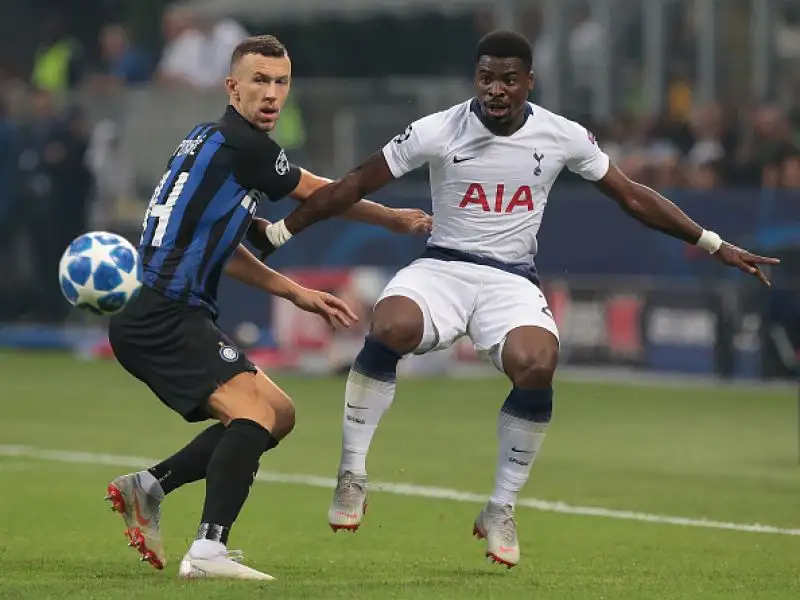 Un grandissimo gol al volo di Icardi e una rete di testa di Vecino nel recupero regalano la vittoria alla squadra di Spalletti al ritorno in Champions dopo sei anni.