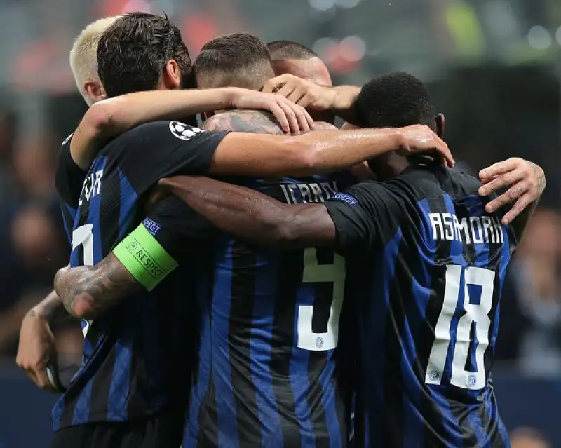 Un grandissimo gol al volo di Icardi e una rete di testa di Vecino nel recupero regalano la vittoria alla squadra di Spalletti al ritorno in Champions dopo sei anni.