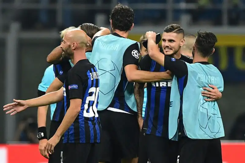 Un grandissimo gol al volo di Icardi e una rete di testa di Vecino nel recupero regalano la vittoria alla squadra di Spalletti al ritorno in Champions dopo sei anni.