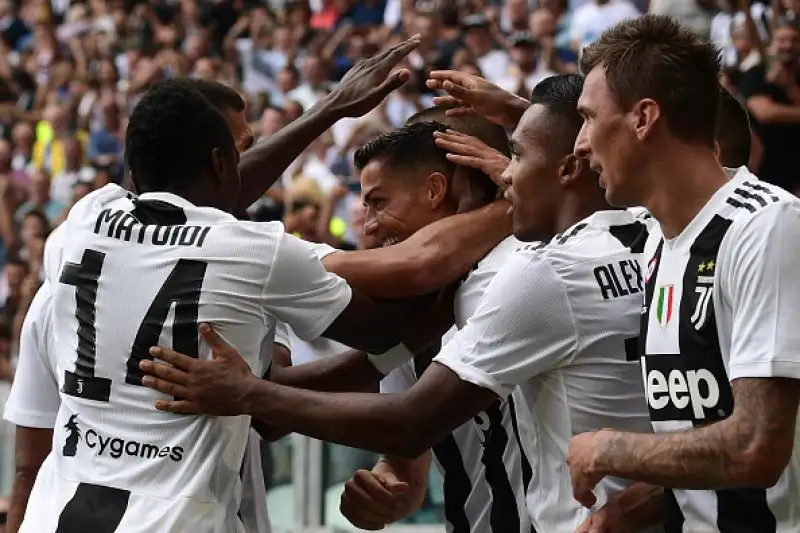 Si sblocca Cristiano Ronaldo e la Juventus piega il Sassuolo per 2-1 in una delle partite del pomeriggio della quarta giornata di serie A.