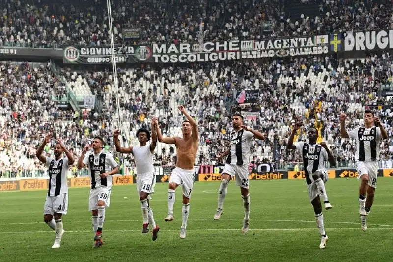 Si sblocca Cristiano Ronaldo e la Juventus piega il Sassuolo per 2-1 in una delle partite del pomeriggio della quarta giornata di serie A.