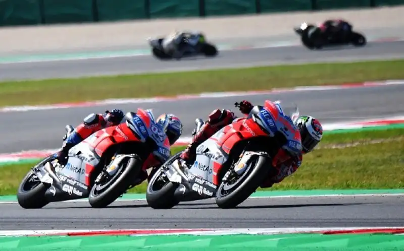 Andrea Dovizioso ha vinto il Gran Premio di San Marino a Misano. Il centauro della Ducati ha sfoderato una gara eccezionale, trionfando per distacco davanti al campione del mondo Marc Maquez