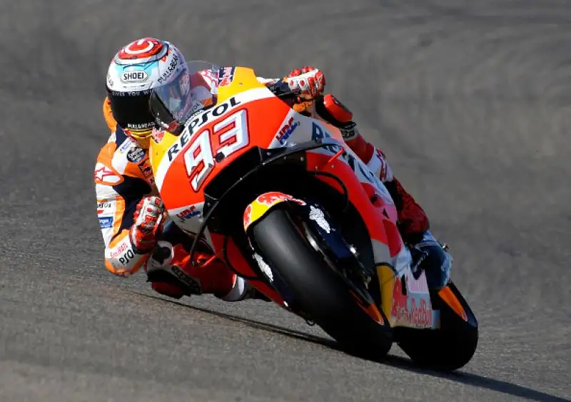 Lorenzo beffa Dovizioso e Marquez nelle prove del GP di Aragon, il Dottore, diciottesimo, mai così male dal 2006.