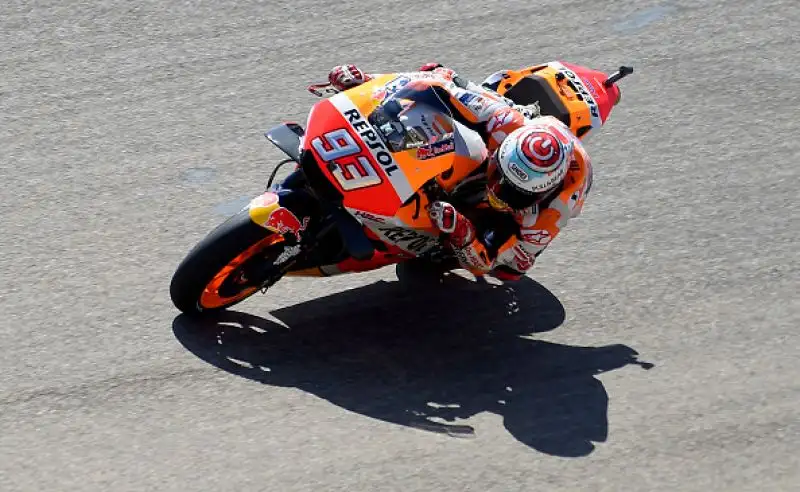 Lorenzo beffa Dovizioso e Marquez nelle prove del GP di Aragon, il Dottore, diciottesimo, mai così male dal 2006.