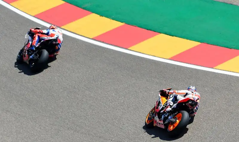 Lorenzo beffa Dovizioso e Marquez nelle prove del GP di Aragon, il Dottore, diciottesimo, mai così male dal 2006.