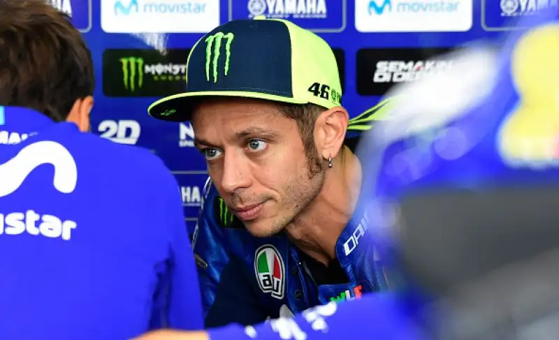 Lorenzo beffa Dovizioso e Marquez nelle prove del GP di Aragon, il Dottore, diciottesimo, mai così male dal 2006.