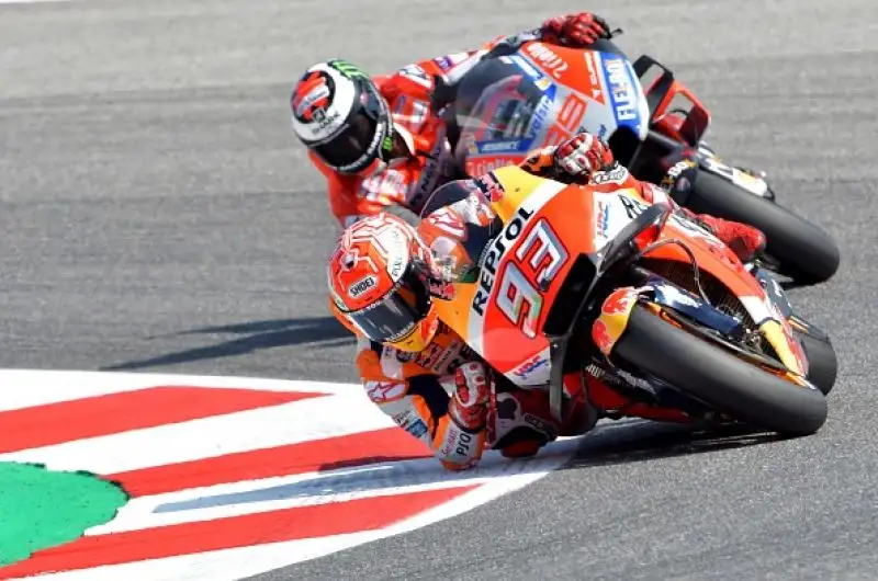 Alle spalle delle due Ducati la Yamaha di Vinales, poi Dovizioso e Marquez, settimo Valentino Rossi.