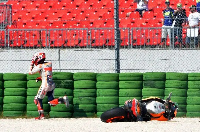 Alle spalle delle due Ducati la Yamaha di Vinales, poi Dovizioso e Marquez, settimo Valentino Rossi.