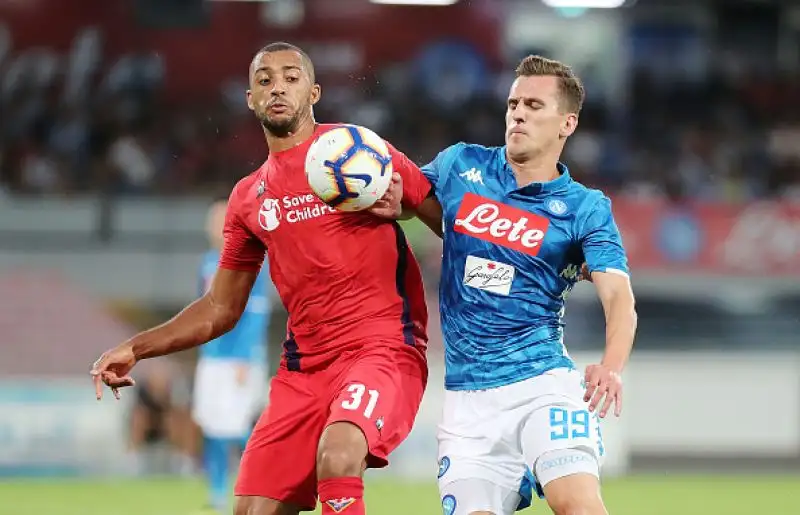 La squadra di Ancelotti ferma la corsa della Fiorentina, battuta 1-0 in un San Paolo quasi deserto.