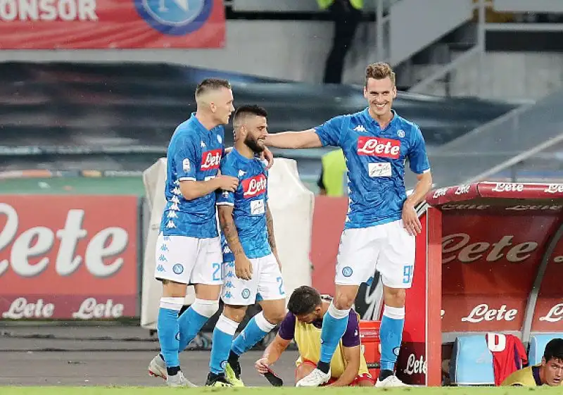 La squadra di Ancelotti ferma la corsa della Fiorentina, battuta 1-0 in un San Paolo quasi deserto.