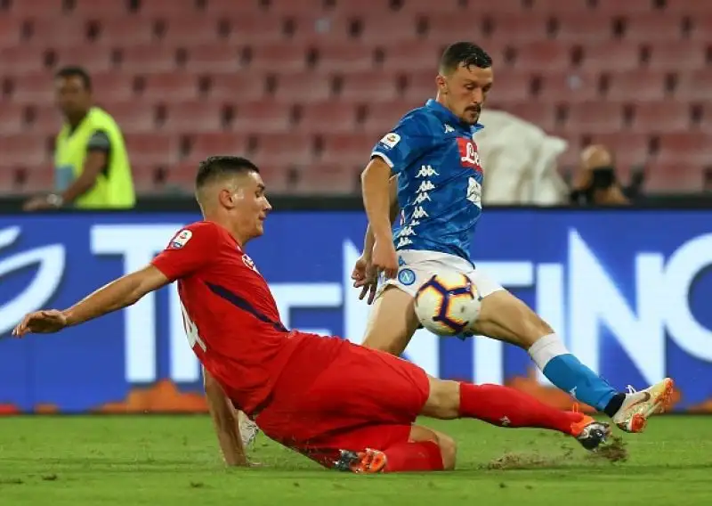 La squadra di Ancelotti ferma la corsa della Fiorentina, battuta 1-0 in un San Paolo quasi deserto.