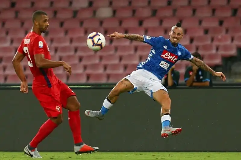La squadra di Ancelotti ferma la corsa della Fiorentina, battuta 1-0 in un San Paolo quasi deserto.