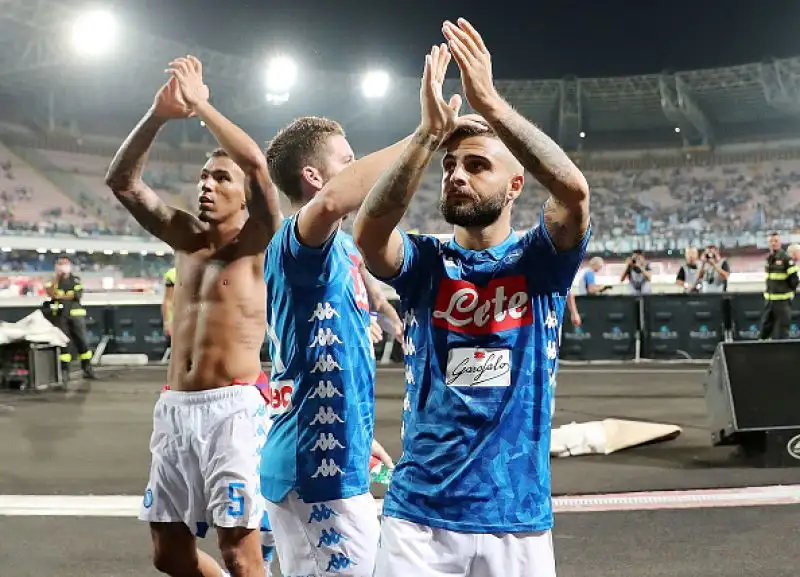 La squadra di Ancelotti ferma la corsa della Fiorentina, battuta 1-0 in un San Paolo quasi deserto.