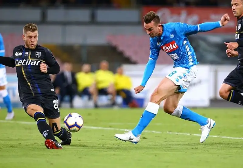 Insigne la sblocca subito, poi tanti sprechi per gli azzurri prima del raddoppio di Milik in avvio di secondo tempo e del tris del polacco nel finale.