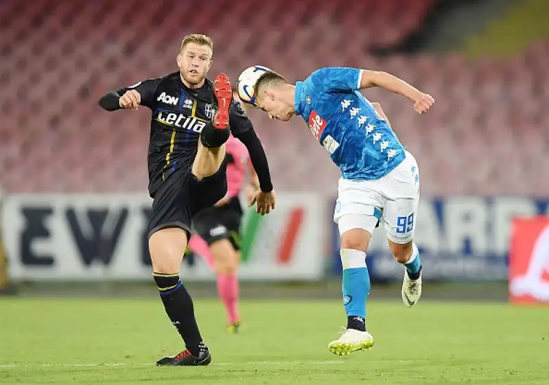 Insigne la sblocca subito, poi tanti sprechi per gli azzurri prima del raddoppio di Milik in avvio di secondo tempo e del tris del polacco nel finale.