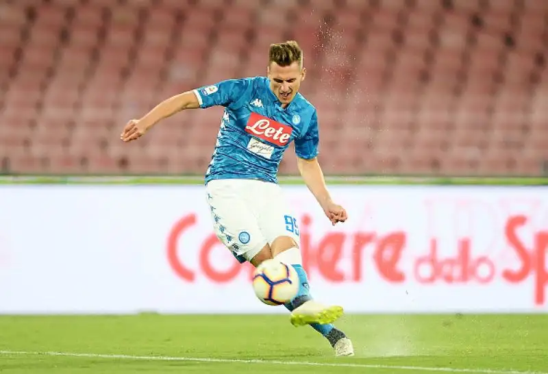 Insigne la sblocca subito, poi tanti sprechi per gli azzurri prima del raddoppio di Milik in avvio di secondo tempo e del tris del polacco nel finale.