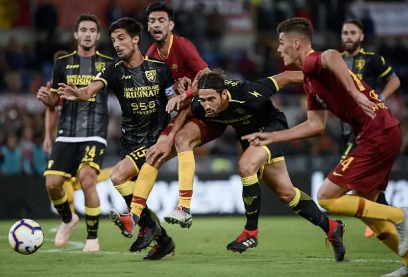 Con i gol di Under, Pastore, El Shaarawy e Kolarov i giallorossi si rilanciano in campionato.