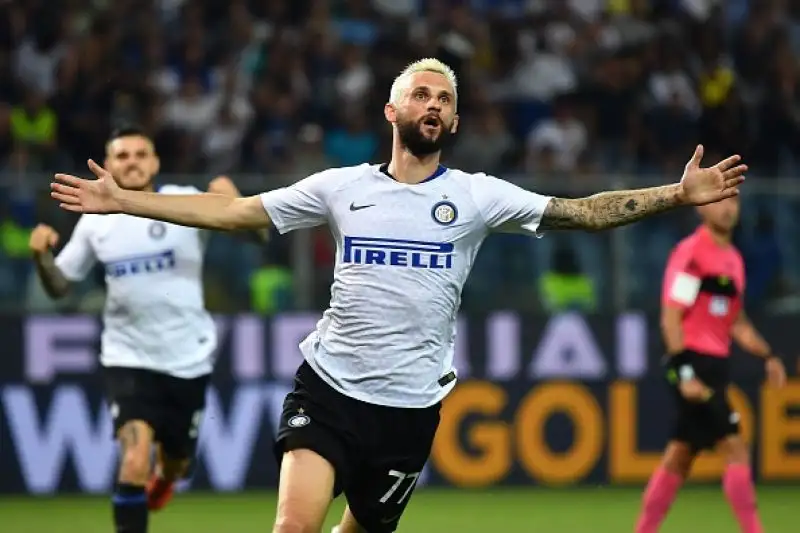 Dopo due gol annullati dal Var a Nainggolan e Asamoah i nerazzurri trovano il gol vittoria con un diagonale di Brozovic al 93'.